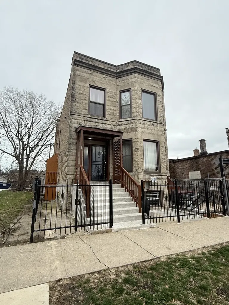 6049 South Champlain Avenue Chicago IL 60637