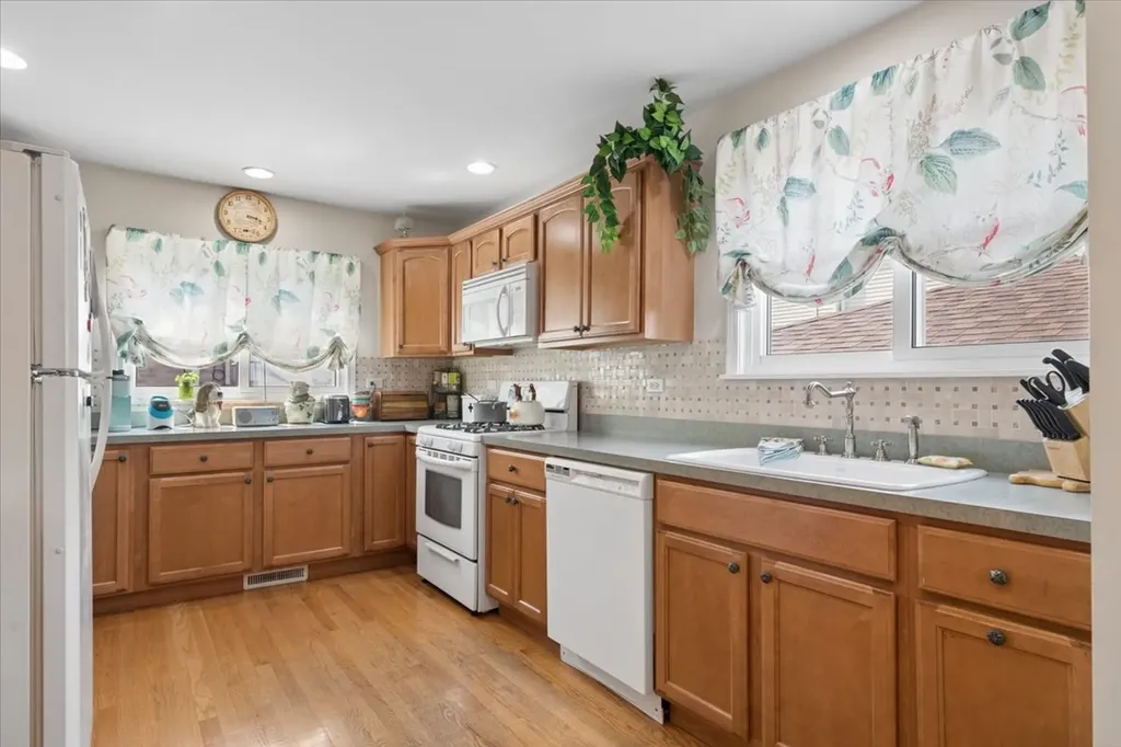 6830 West Imlay Street Chicago IL 60631