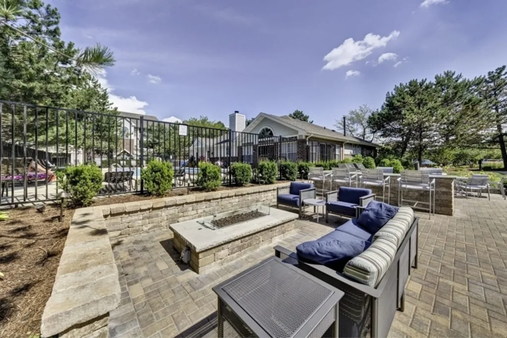 63 Kensington Circle Wheaton IL 60189