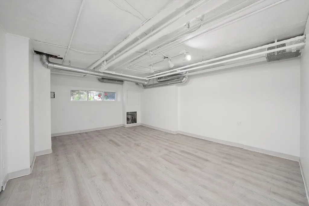 7806 South Cregier Avenue Chicago IL 60649
