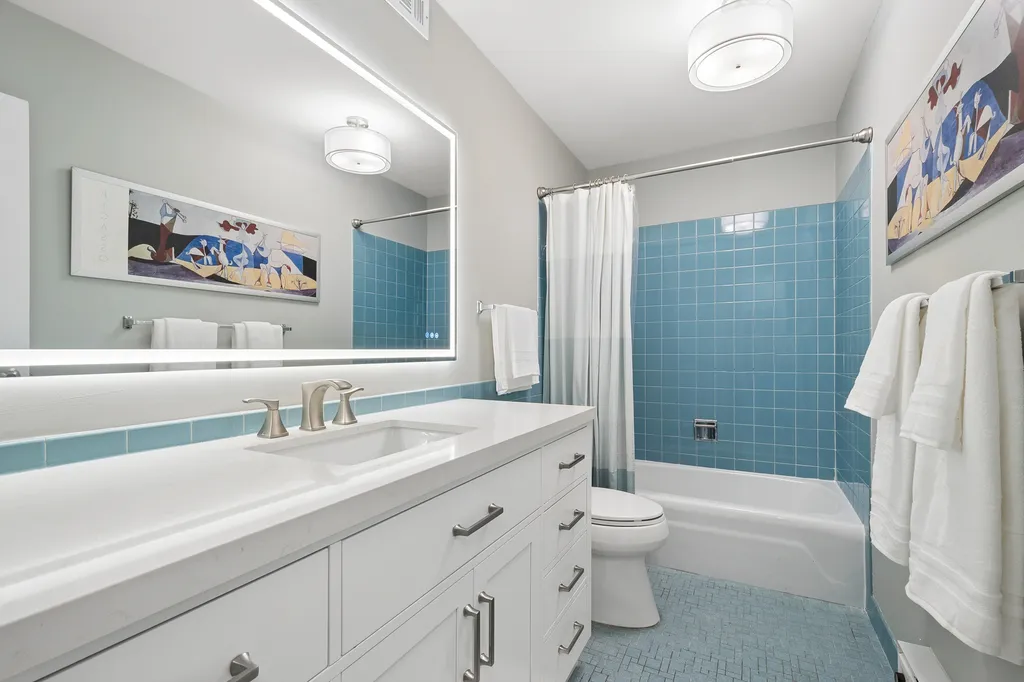 6033 North Sheridan Road Chicago IL 60660