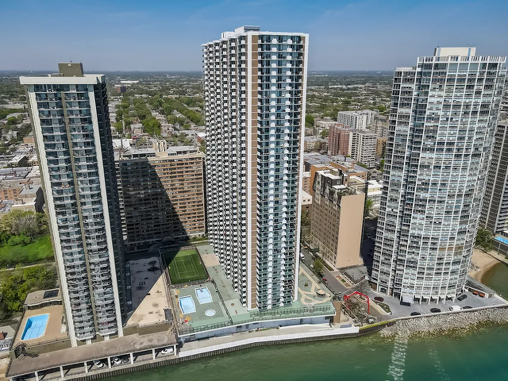 6033 North Sheridan Road Chicago IL 60660