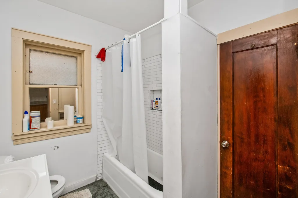 7918 South Champlain Avenue Chicago IL 60619