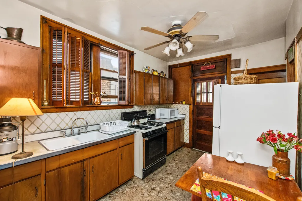 7918 South Champlain Avenue Chicago IL 60619