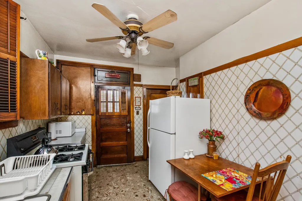 7918 South Champlain Avenue Chicago IL 60619