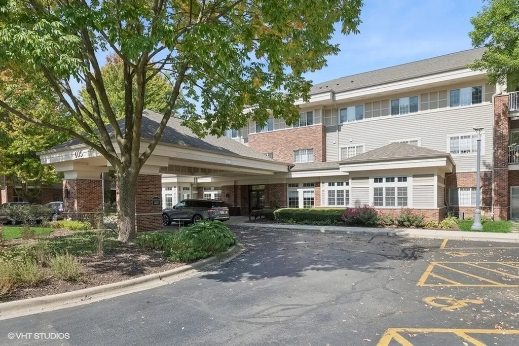 605 Barrington Avenue East Dundee IL 60118