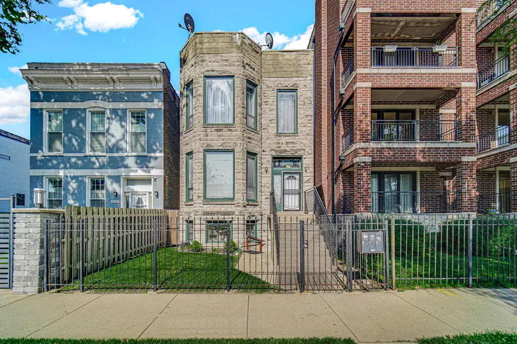 4016 South Indiana Avenue Chicago IL 60653