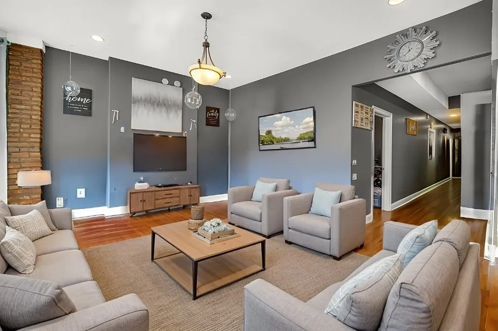 4016 South Indiana Avenue Chicago IL 60653