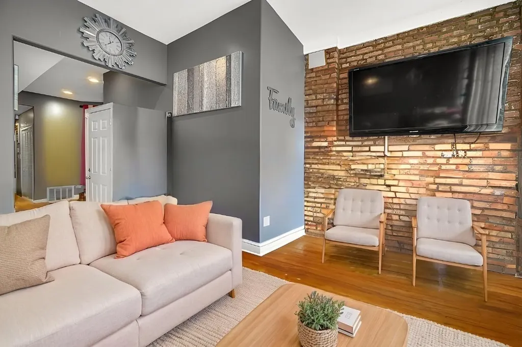 4016 South Indiana Avenue Chicago IL 60653
