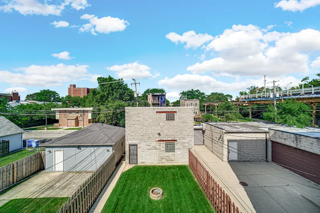 4016 South Indiana Avenue Chicago IL 60653