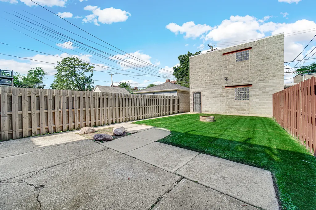 4016 South Indiana Avenue Chicago IL 60653