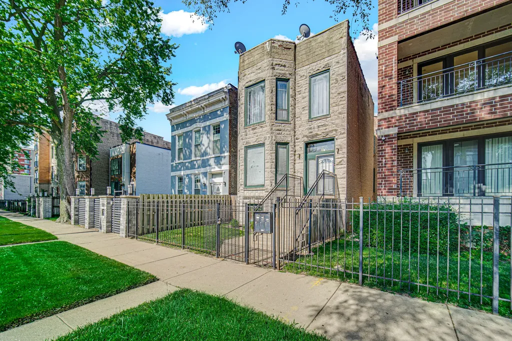 4016 South Indiana Avenue Chicago IL 60653