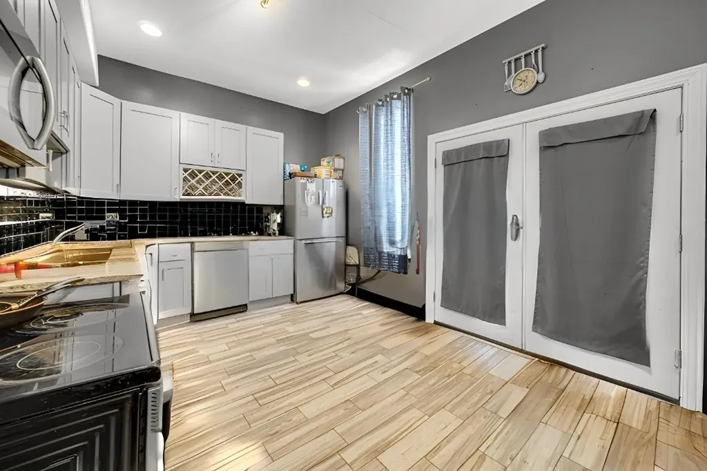 4016 South Indiana Avenue Chicago IL 60653
