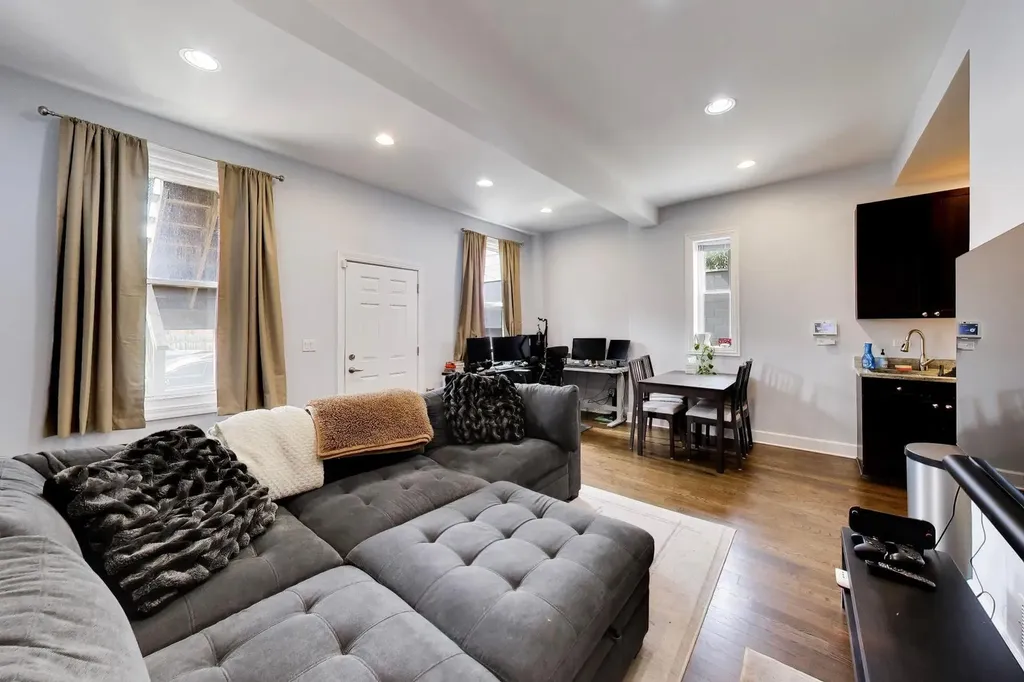 2044 North Winchester Avenue Chicago IL 60614