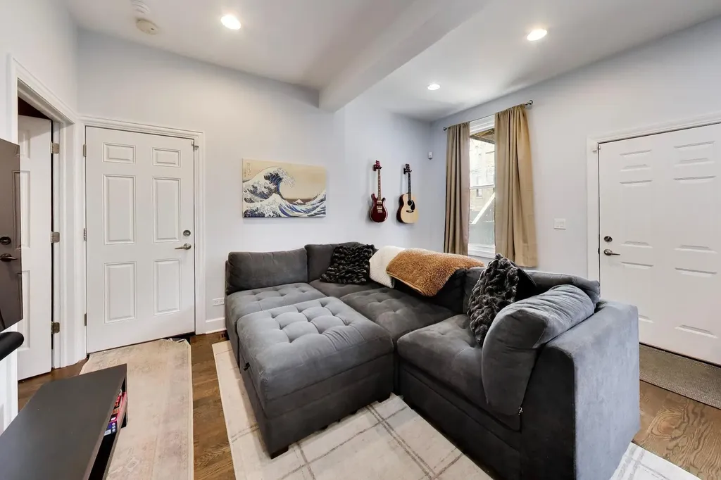 2044 North Winchester Avenue Chicago IL 60614