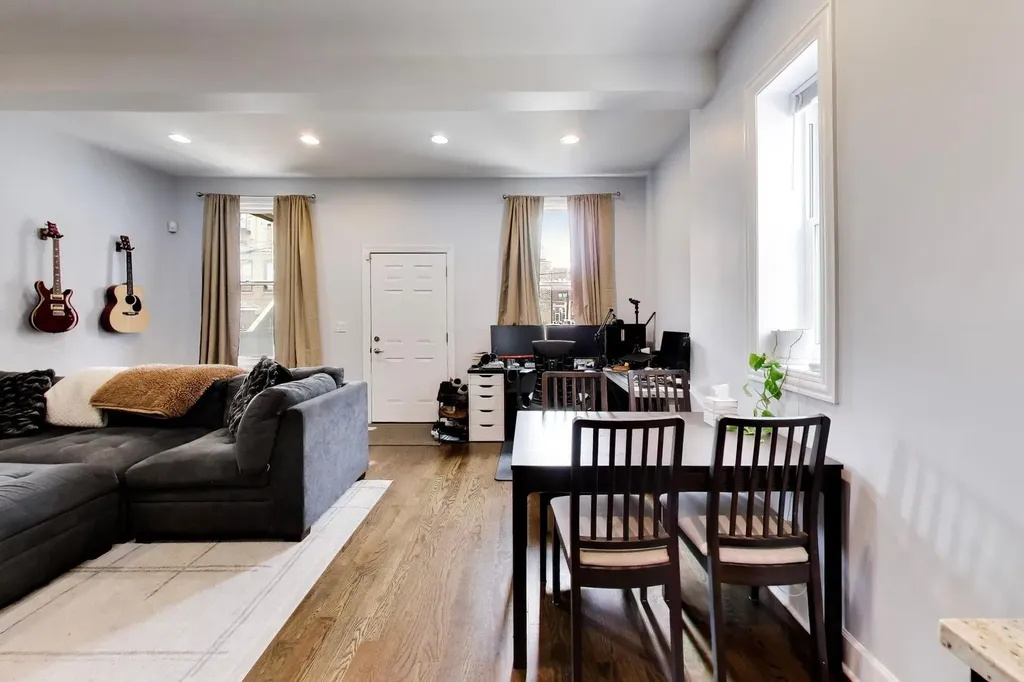 2044 North Winchester Avenue Chicago IL 60614