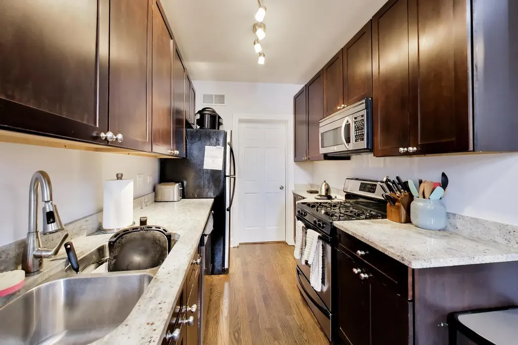 2044 North Winchester Avenue Chicago IL 60614