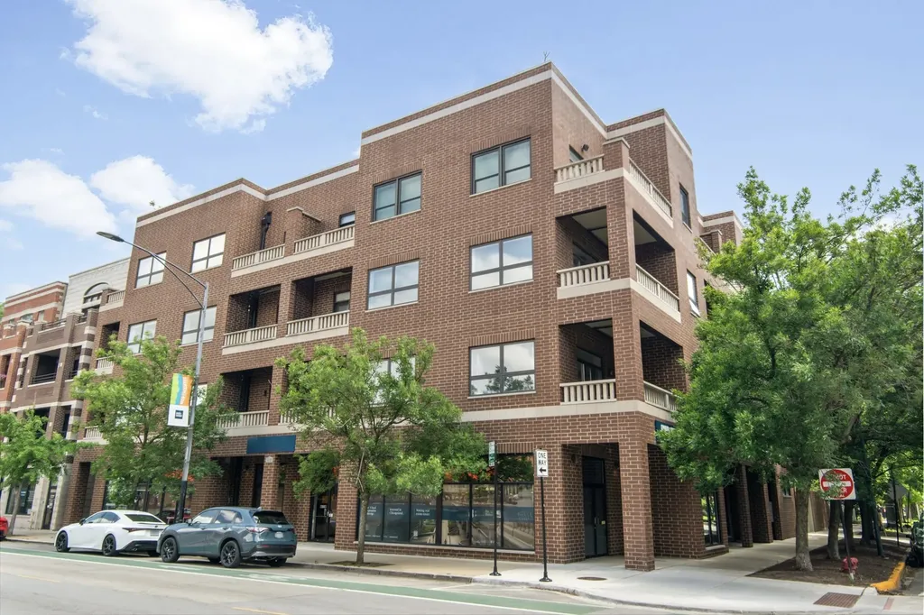 1952 West Cuyler Avenue Chicago IL 60613