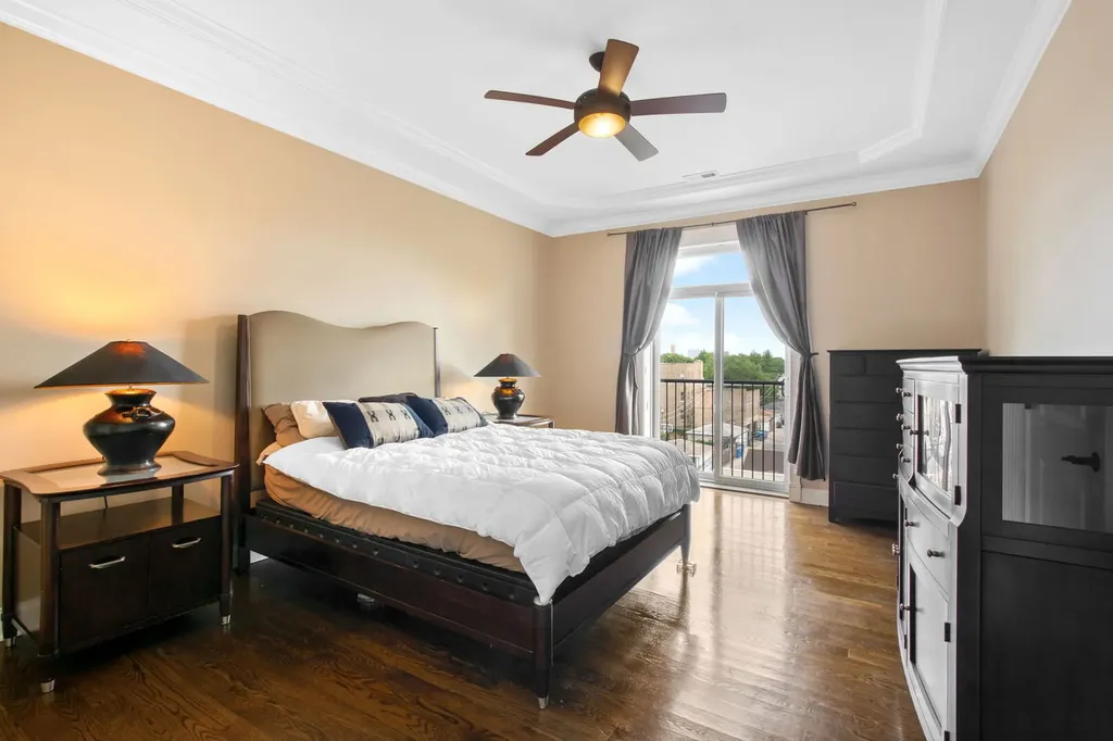 1952 West Cuyler Avenue Chicago IL 60613