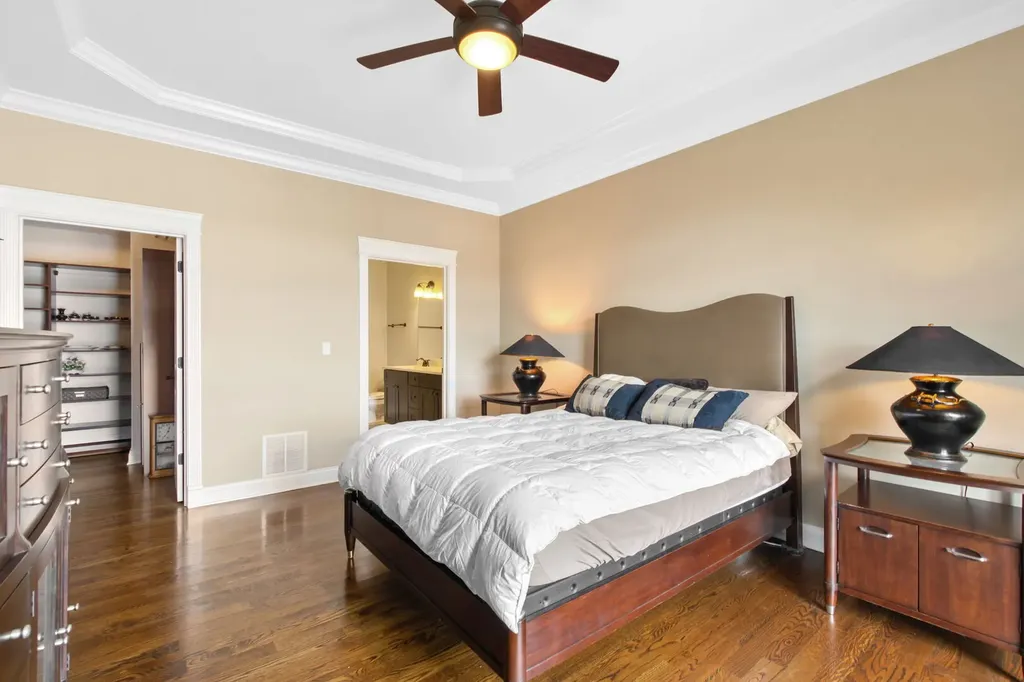 1952 West Cuyler Avenue Chicago IL 60613