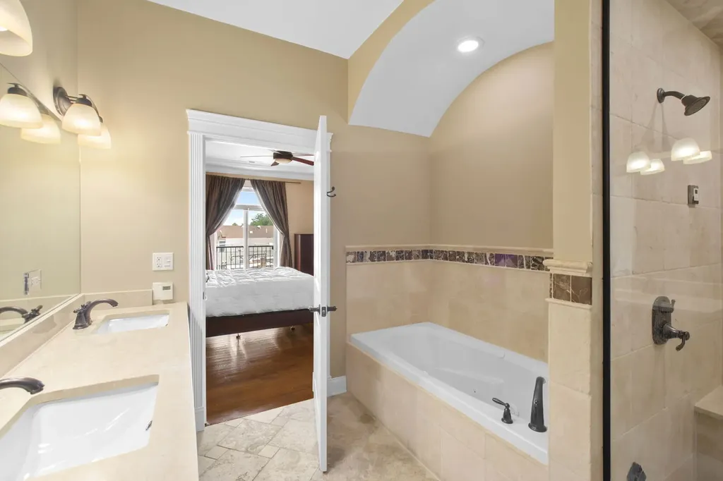 1952 West Cuyler Avenue Chicago IL 60613