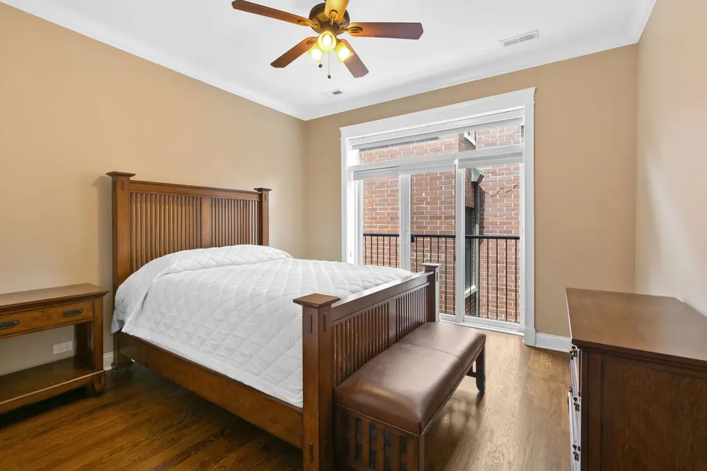 1952 West Cuyler Avenue Chicago IL 60613