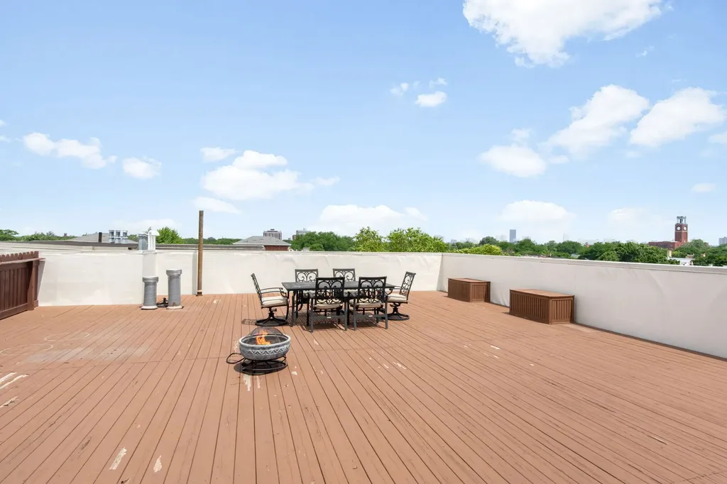 1952 West Cuyler Avenue Chicago IL 60613