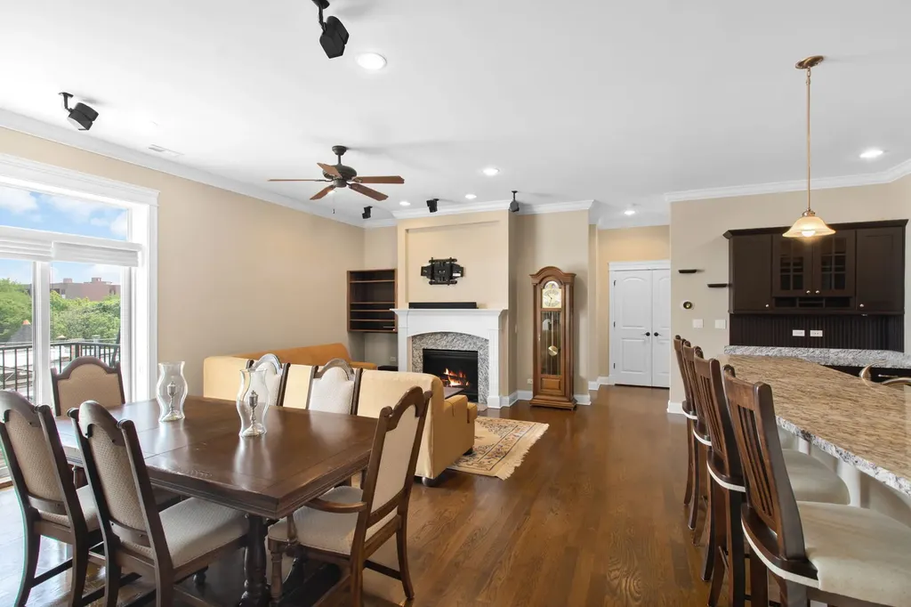 1952 West Cuyler Avenue Chicago IL 60613