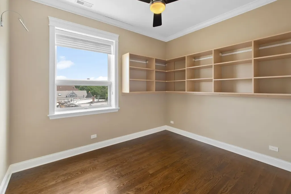 1952 West Cuyler Avenue Chicago IL 60613