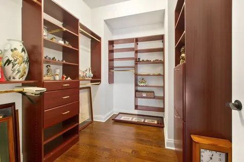 1952 West Cuyler Avenue Chicago IL 60613