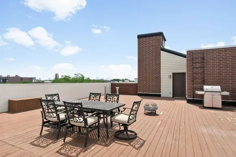 1952 West Cuyler Avenue Chicago IL 60613