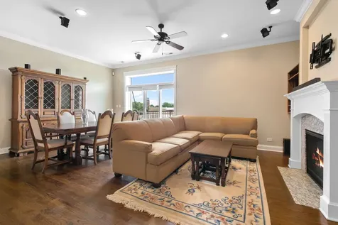 1952 West Cuyler Avenue Chicago IL 60613
