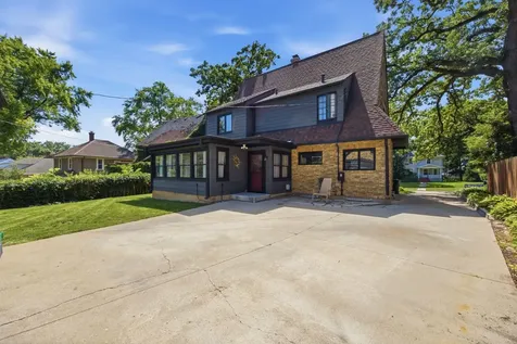41 Hamilton Avenue Elgin IL 60123