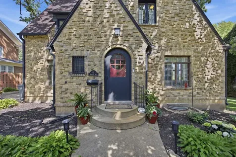 41 Hamilton Avenue Elgin IL 60123