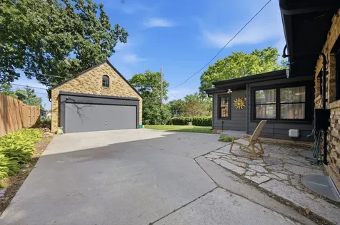 41 Hamilton Avenue Elgin IL 60123
