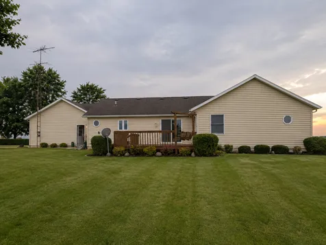 2930 North 1200 E. Road Clifton IL 60927