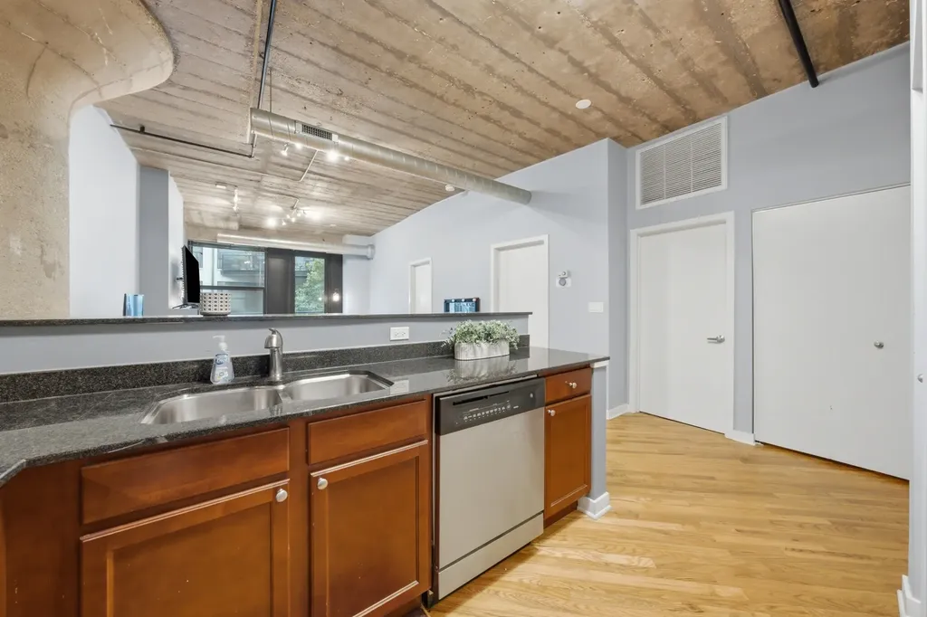 1111 West 14th Place Chicago IL 60608