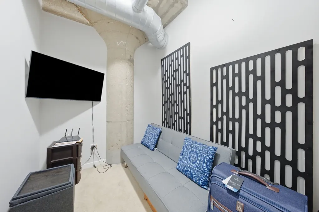 1111 West 14th Place Chicago IL 60608