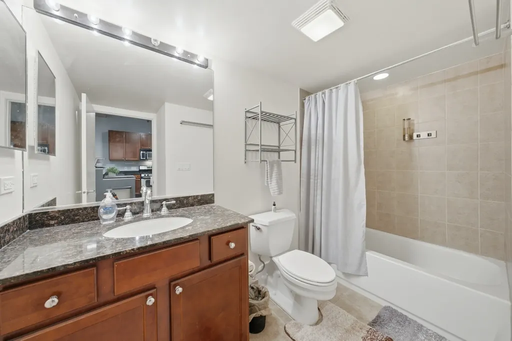 1111 West 14th Place Chicago IL 60608