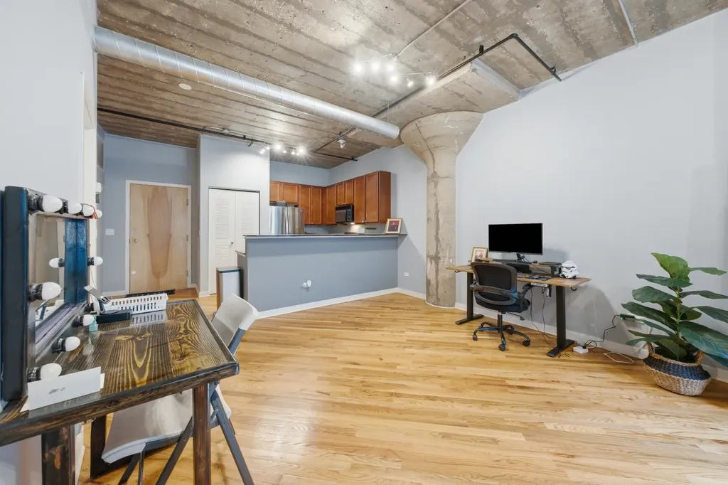 1111 West 14th Place Chicago IL 60608