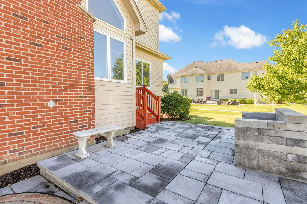 1948 Saddle Farm Lane Naperville IL 60564