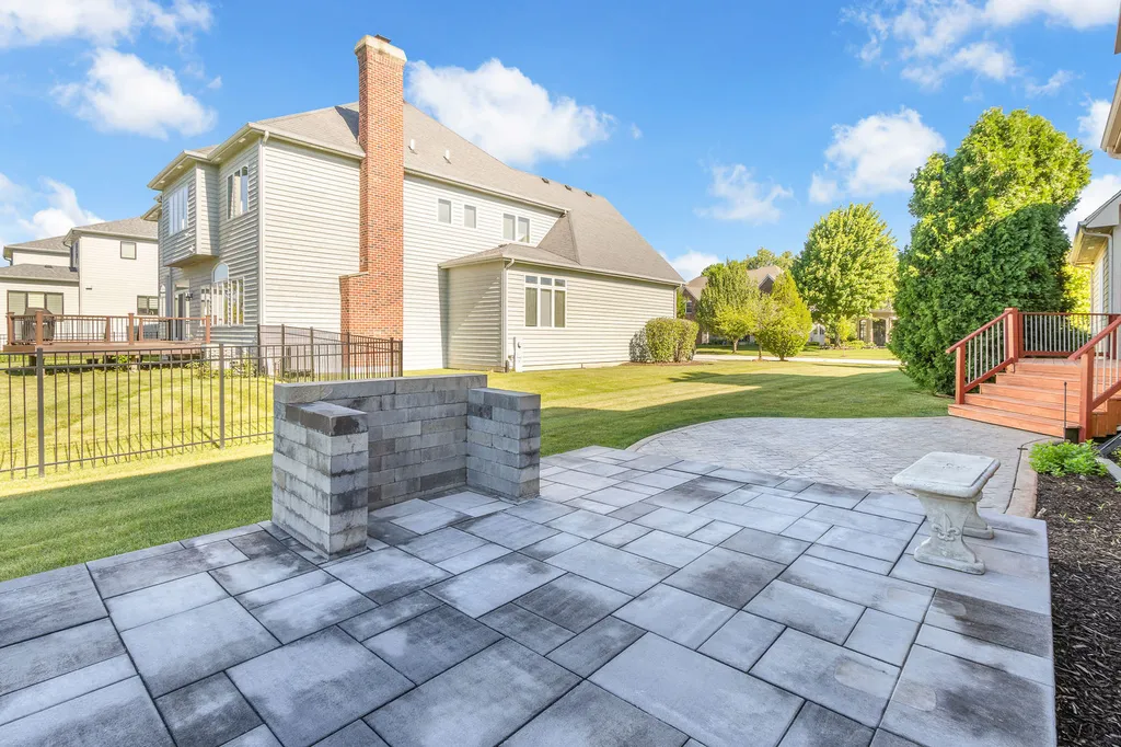 1948 Saddle Farm Lane Naperville IL 60564