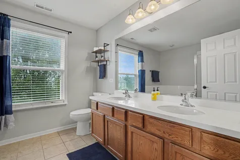 2989 Wagon Road Elgin IL 60124