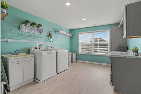 2989 Wagon Road Elgin IL 60124