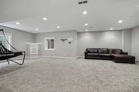 2989 Wagon Road Elgin IL 60124