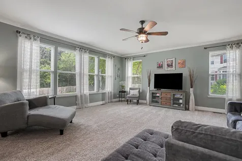 2989 Wagon Road Elgin IL 60124