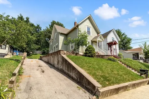 649 Wellington Avenue Elgin IL 60120
