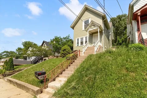 649 Wellington Avenue Elgin IL 60120