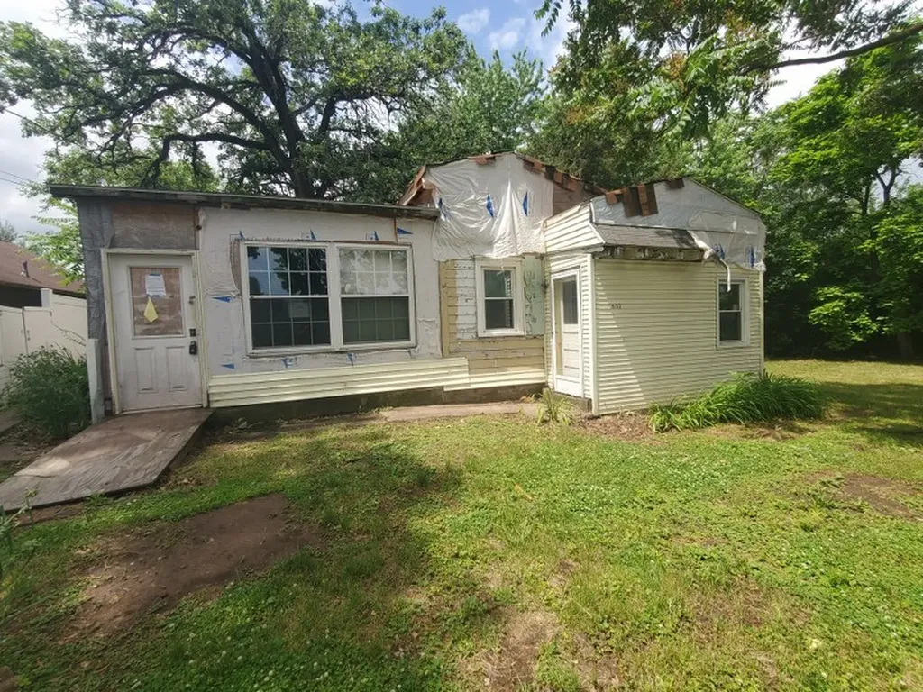 602 3RD Avenue East Moline IL 61244