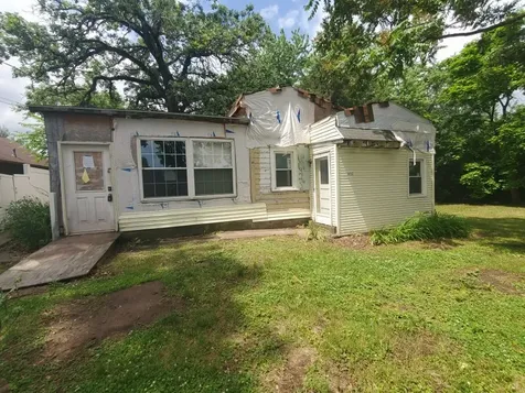 602 3RD Avenue East Moline IL 61244